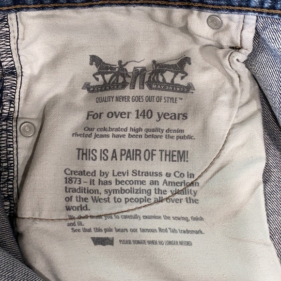 569 Levi Strauss & Co. 40 x 32 - Picture 7 of 11